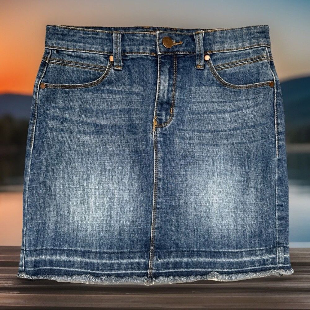 Forever 21 Denim Skirt M (W28 Length 16) Blue Stretch Fray Hem A Line Womens